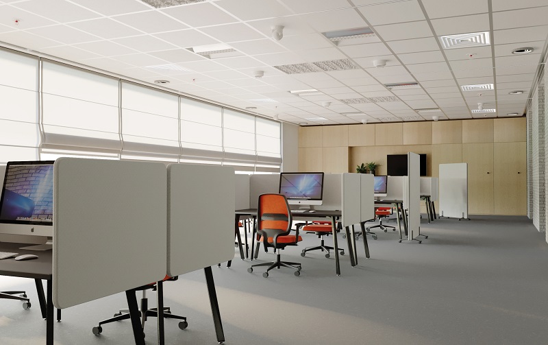 Obudowa biurek panelami akustycznymi w Open Space